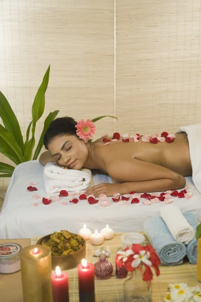 Woman getting spa treatment — Stock Photo, Image