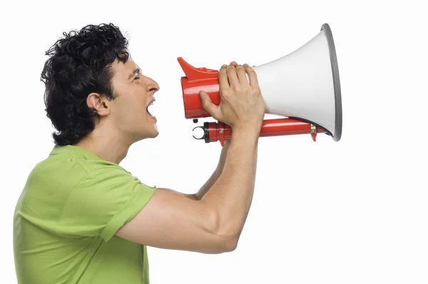 Homem segurando um megafone — Fotografia de Stock