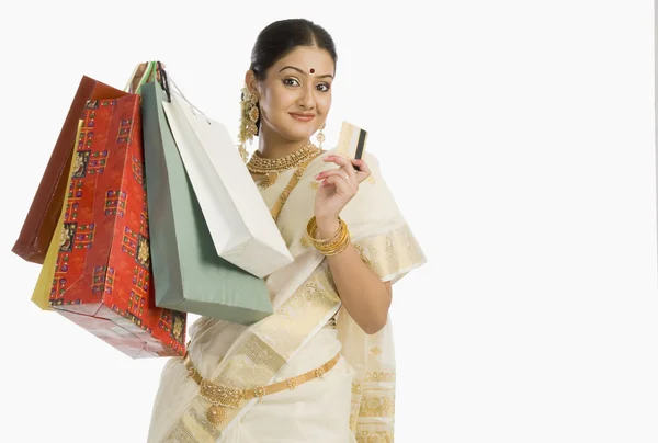 Mujer sosteniendo bolsas de compras —  Fotos de Stock