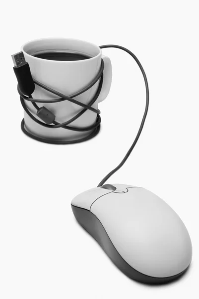 Kawa filiżanki i komputer mysz — Zdjęcie stockowe