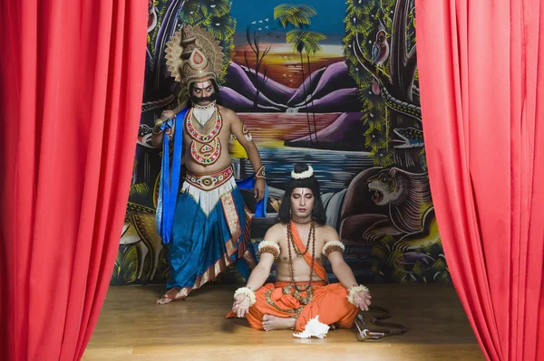 Artists dressed-up as Rama and Ravana the Hindu — Stock Photo, Image