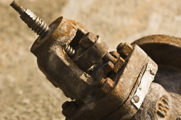 Старый ржавый клапан — стоковое фото