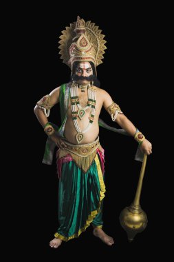 adam ravana hindu giyinmiş