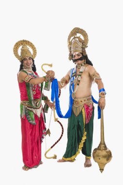 rama ve ravana giyinmiş sanatçılar