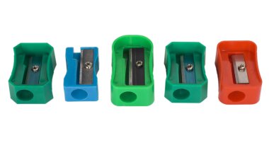 üst üste çeşitli renkli kalem sharpeners