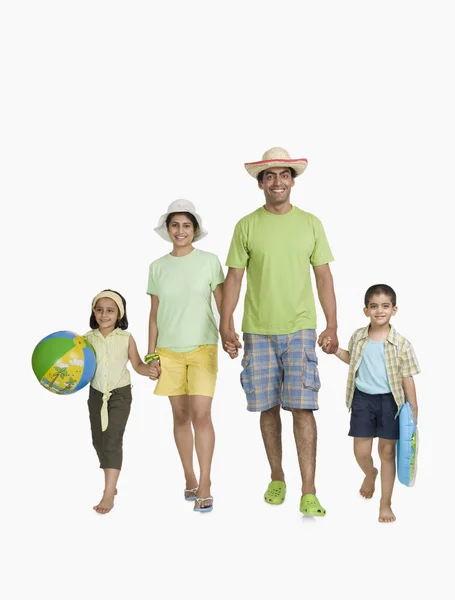 Famiglia godendo in vacanza — Foto Stock