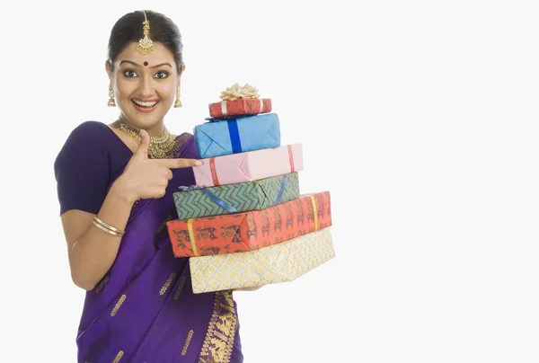 Woman holding gifts — Stock Photo, Image