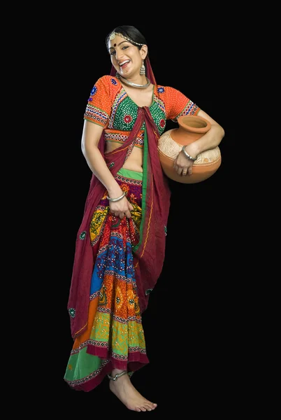 Woman in lehenga choli carrying water pot — Stock Photo, Image