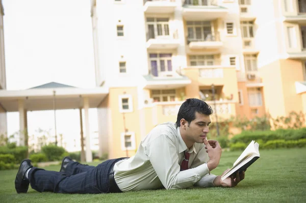 Businessman reading a book — Stock Photo, Image