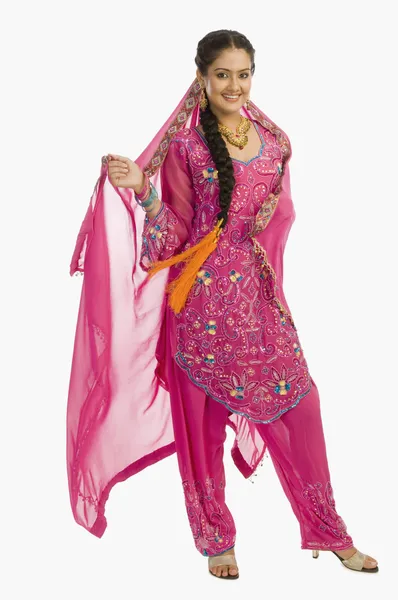 Mujer en salwar kameez — Foto de Stock