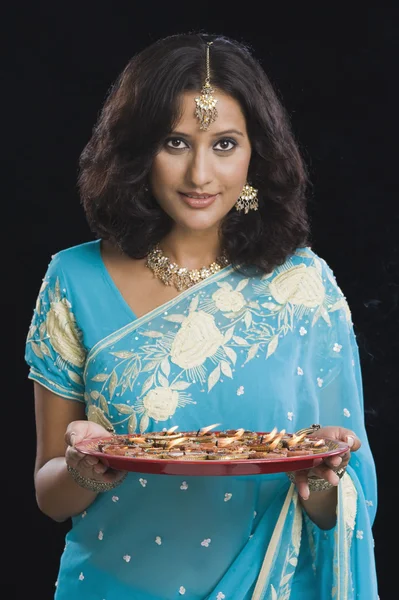 Woman holding a traditional Diwali thali — Stock Photo, Image