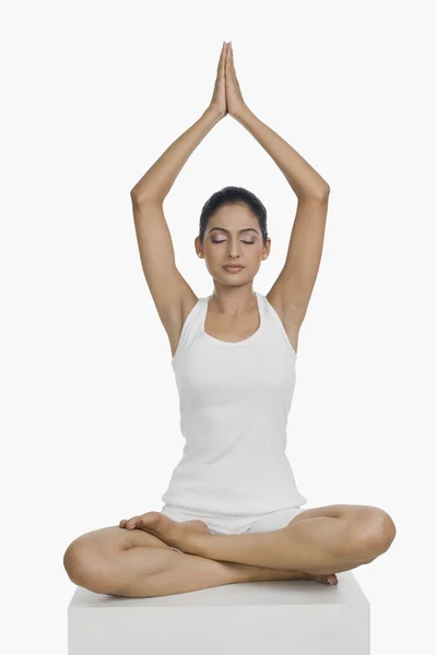 Woman practicing yoga — Stock Photo, Image