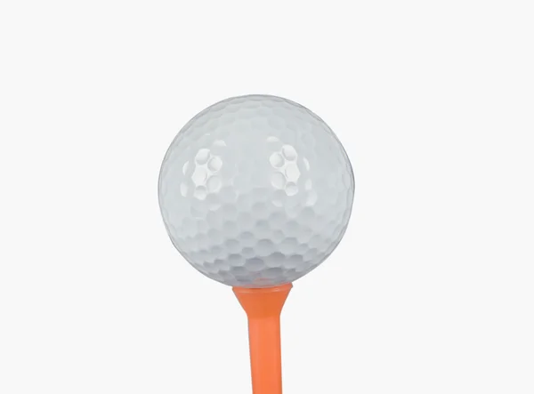 Close-up van een golfbal op een tee — Stockfoto