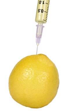 limon bir şırınga ile enjekte