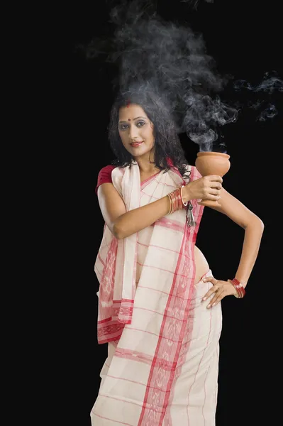 Bengali woman performing ritual dance — Stock Photo, Image