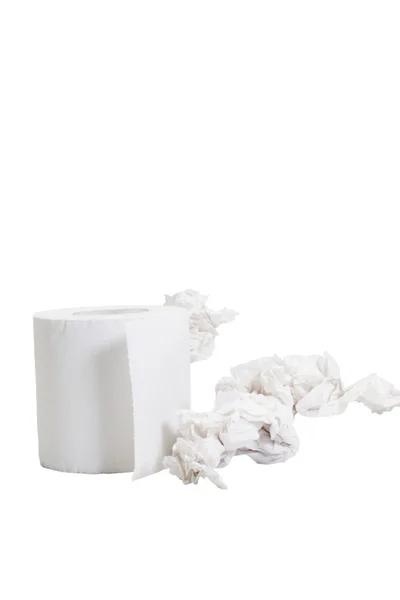 Nahaufnahme einer Toilettenpapierrolle mit zerknüllten Papieren — Stockfoto
