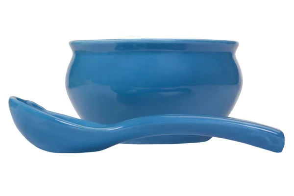 Närbild av en keramik skål med soppa sked — Stockfoto
