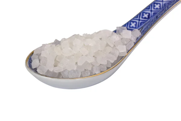 Close-up de uma colher cheia de açúcar cristal — Fotografia de Stock