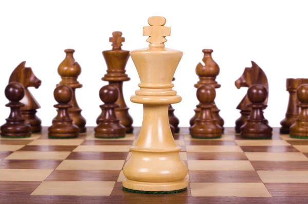 Pièces d'échecs sur un échiquier — Photo