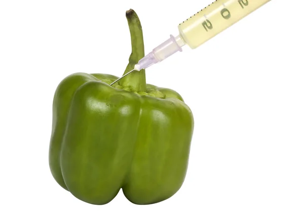 Poivron vert injecté avec une seringue — Photo