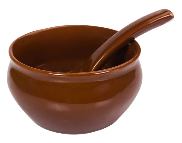 Nahaufnahme einer Keramikschüssel mit einem Suppenlöffel — Stockfoto