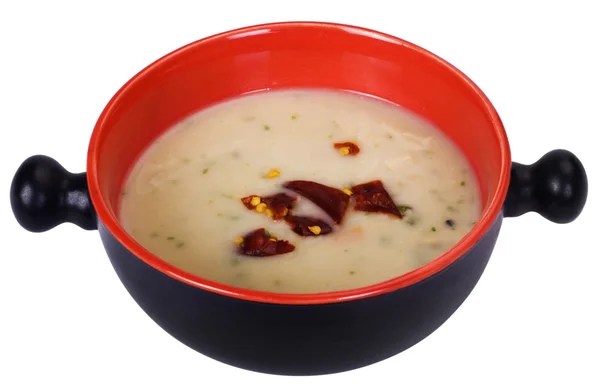 Närbild av en kastrull soppa med chili flingor — Stockfoto