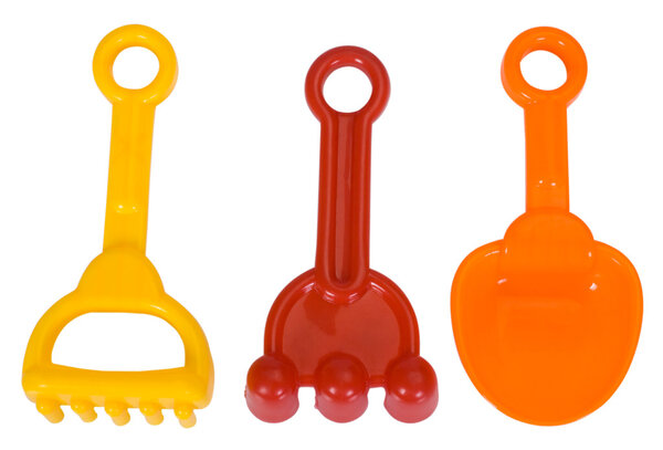 Крупный план лопаты с двумя граблями
