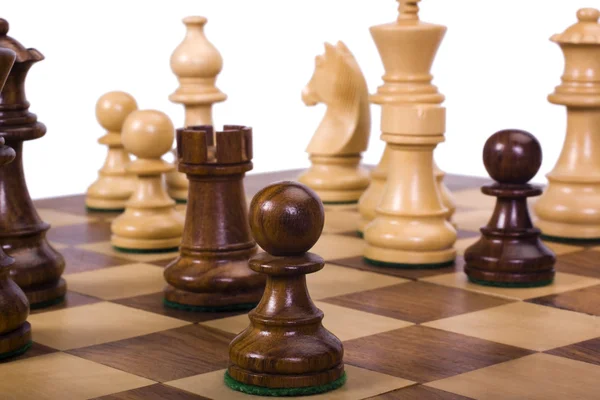 Schackpjäser på schackbräde — Stockfoto