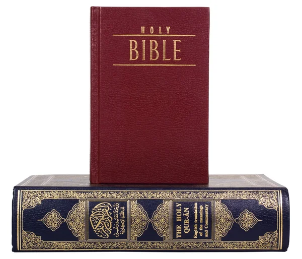 Gros plan sur le Coran et la Bible — Photo