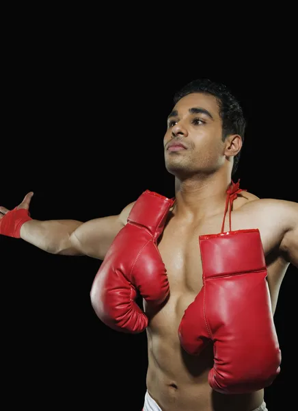 Masculino boxer alongamento braços — Fotografia de Stock