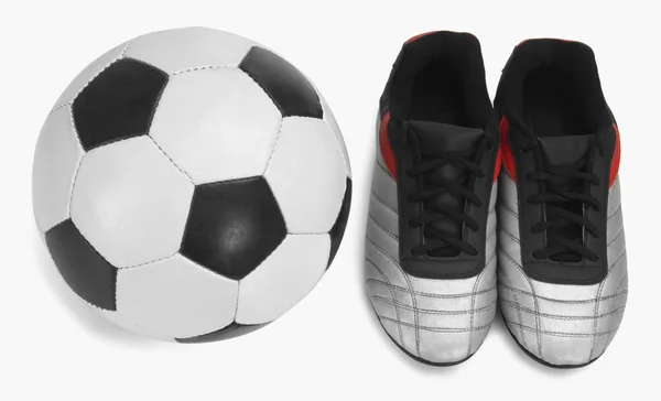 Pelota de fútbol con un par de zapatos — Foto de Stock