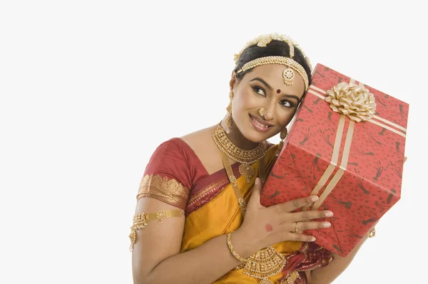 Indian woman holding a gift — Stock Photo, Image