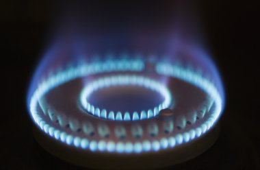 bir gaz sobası üzerinde alevler