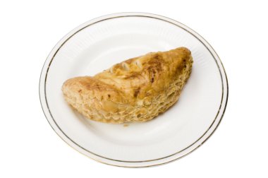 Close-Up bir plaka doldurulmuş bir pasta