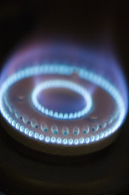 bir gaz sobası üzerinde alevler