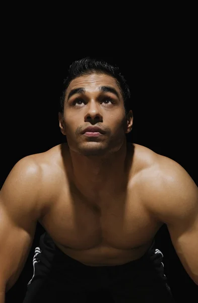 Muscular man doing push-ups — Stock Photo, Image