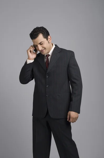 Businessman talking on a mobile phone — Stock Photo, Image