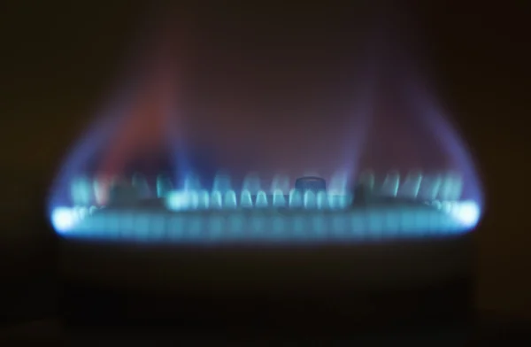Пламя на газовой плите — стоковое фото