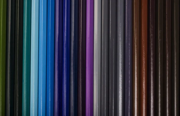 Primo piano di matite colorate di fila — Foto Stock