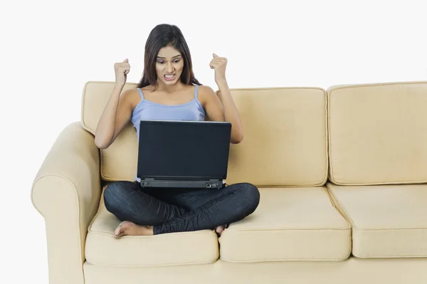 Woman using a laptop — Stock Photo, Image