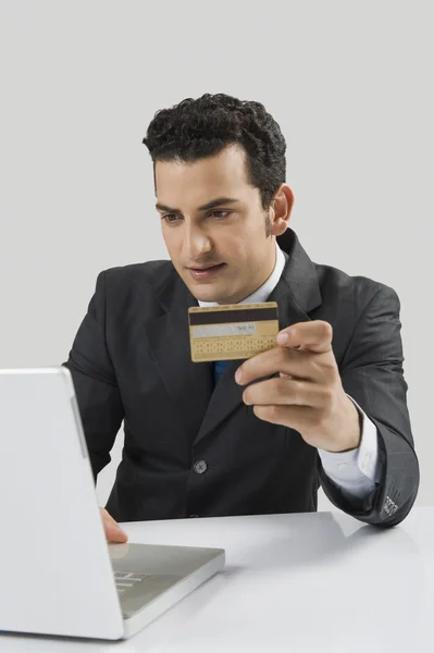 Businessman shopping online — Stock Photo, Image