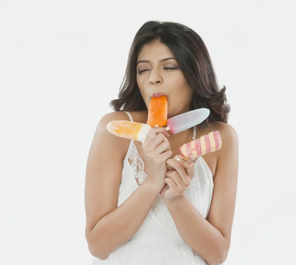 Woman eating an ice cream — Stock Photo, Image