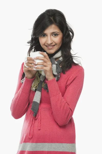 Woman drinking a cup of coffee — Stock Photo, Image