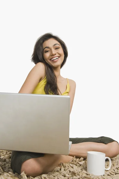 Woman working on a laptop — Stock Photo, Image