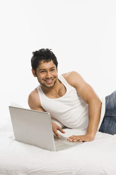 Man working on a laptop — Stock Photo, Image