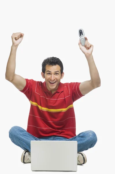 Man cheering in front of a laptop — Stock Photo, Image