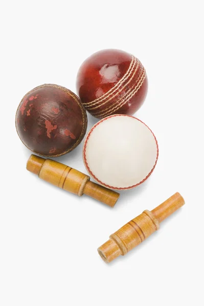 Cricket balls and bails — Stock Photo, Image