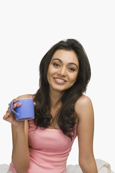 Woman drinking coffee — Stock Photo, Image