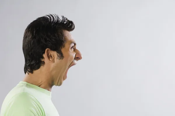 Homem gritando — Fotografia de Stock