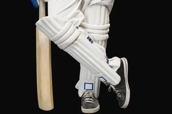 Cricket batsman permanent aan een niet-aanvaller einde — Stockfoto